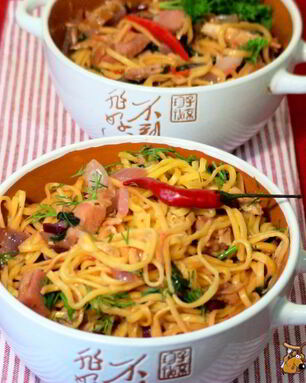 Яичная лапша с грудинкой