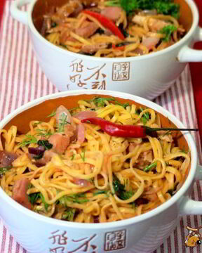 Яичная лапша с грудинкой