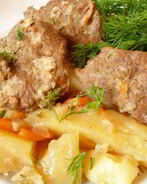 Пьяноежаркое из говядины запеченное в горшочке