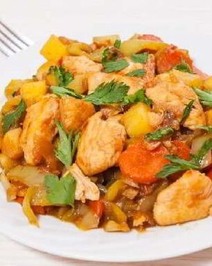 Сочное жаркое из курицы с овощами