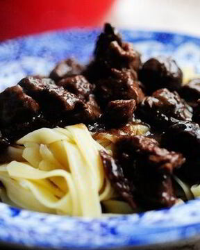 Жаркое из говядины с грибами