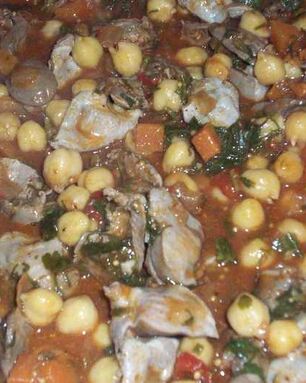 Жаркое из куриных потрoшков с горохом нут