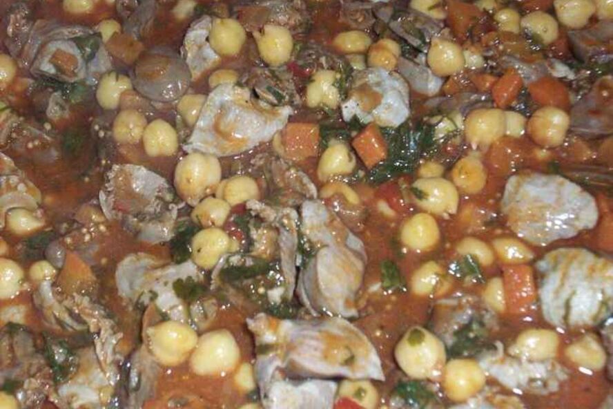 Рецепт жаркое из куриных потрoшков с горохом нут