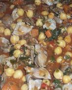 Жаркое из куриных потрoшков с горохом нут