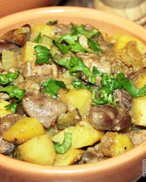 Жаркое из куриных потрошков