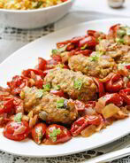 Жаркое из свинины с томатами, беконом и розмарином