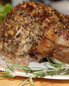 Жаркое из свинины в орехово-горчичной панировке