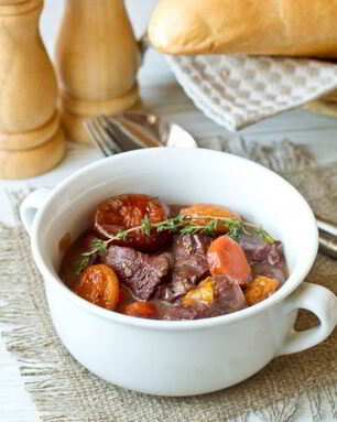 Жаркое из телятины с сухофруктами