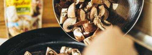 жаркое с картошкой, грибами и маринованными огурчиками. Шаг 4