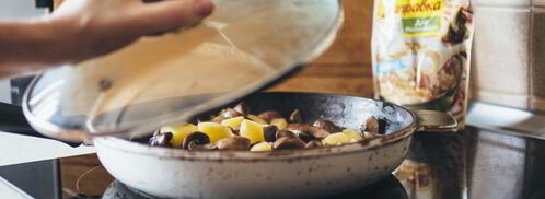 жаркое с картошкой, грибами и маринованными огурчиками. Шаг 5