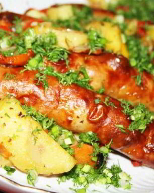 Жаркое с колбасками в духовке