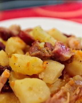 Жаркое с копчеными ребрышками