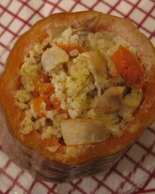 Жаркое с курицей и пшеном в тыквенном горшочке