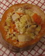 Жаркое с курицей и пшеном в тыквенном горшочке