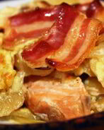 Жаркое с семгой и беконом в горшочке