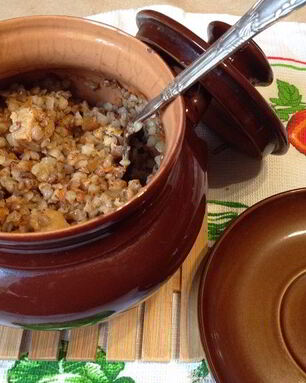 Гречка с мясом в горшочках