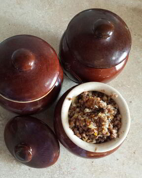 Гречка со свининой в горшочке по-купечески