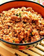 Гречневая каша с тушенкой на сковороде