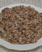 Гречневая каша с тушенкой