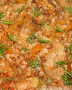 Гречневая каша со свининой по-купечески