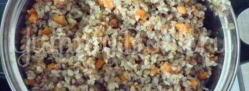 печень с морковью и зеленью и гречка на гарнир. Шаг 13