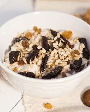 Каша овсяная с сухофруктами