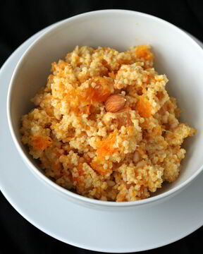 Каша пшенная с курагой и тыквой