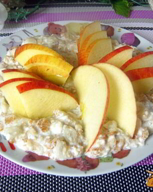 Мультизлаковая молочная каша с яблоком