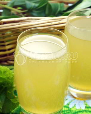 Холодный чай с ревенем