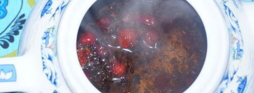 витаминный чай с клюквой и шиповником. Шаг 3