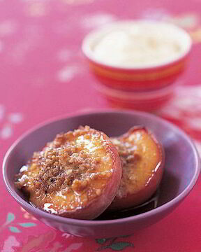 Фаршированные персики в кленовом сиропе