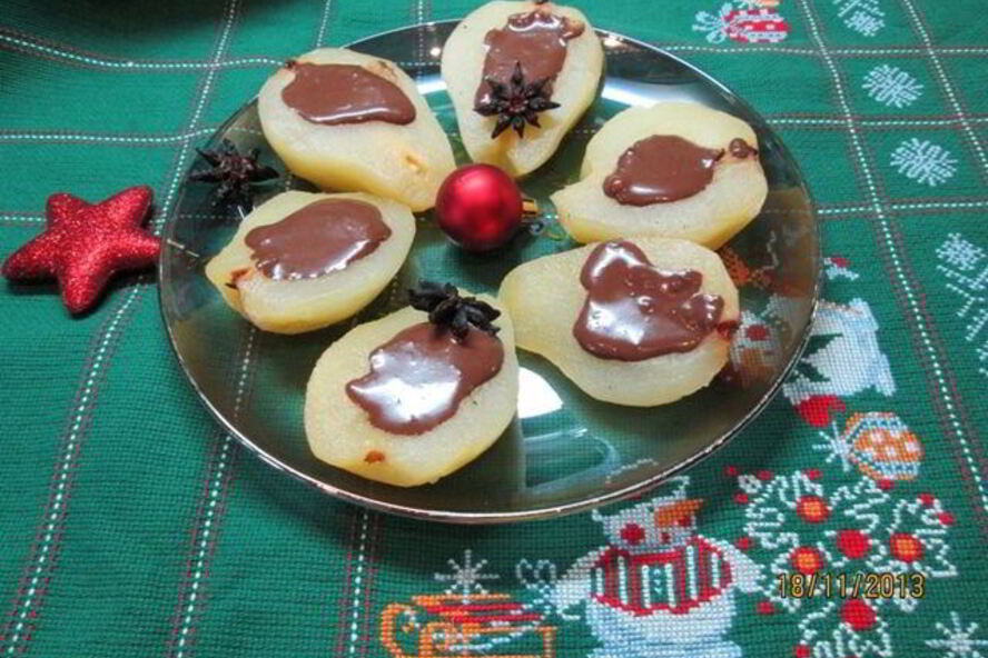 Рецепт груши в анисовом сиропе с шоколадным соусом