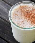 Кефирный коктейль с яблоками и медом