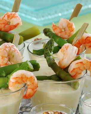 Коктейль из спаржи и креветок