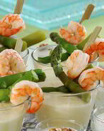 Коктейль из спаржи и креветок