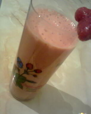 Коктейль клубнично-апельсиновый