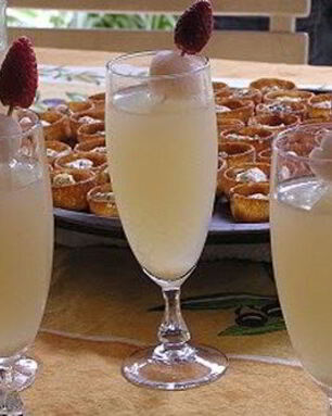 Коктейль с водкой, шампанским и имбирем