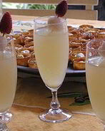 Коктейль с водкой, шампанским и имбирем