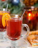 Рождественский пунш с сидром, ромом и клюквой