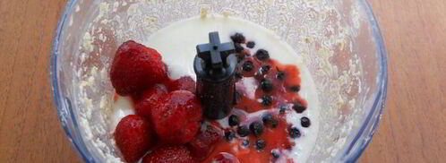 чернично-клубничный смузи с овсянкой и мороженым. Шаг 4