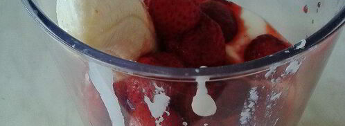 клубнично-банановый смузи с клетчаткой из семян льна. Шаг 2