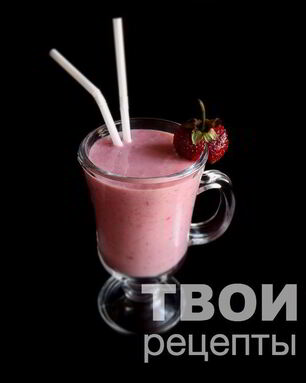 Клубнично-банановый смузи