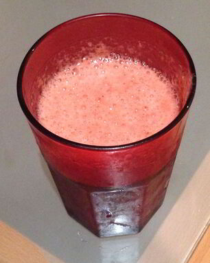 Освежающий клубничный смузи