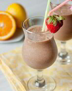 Шоколадно-банановый смузи с арахисовой пастой