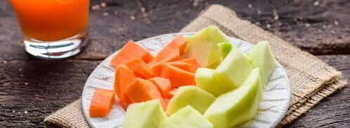 смузи из сельдерея с апельсиновым соком, морковью и яблоком. Шаг 4