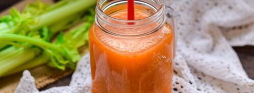 смузи из сельдерея с апельсиновым соком, морковью и яблоком. Шаг 10