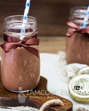 Творожный смузи с бананом и какао