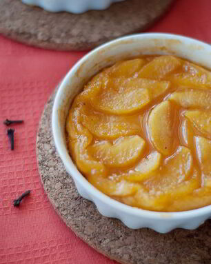 Тарт татен с грейпфрутовым сиропом и гвоздикой