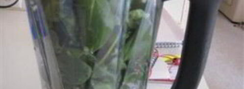 витаминный напиток из сладкого перца, кинзы и яблока. Шаг 4