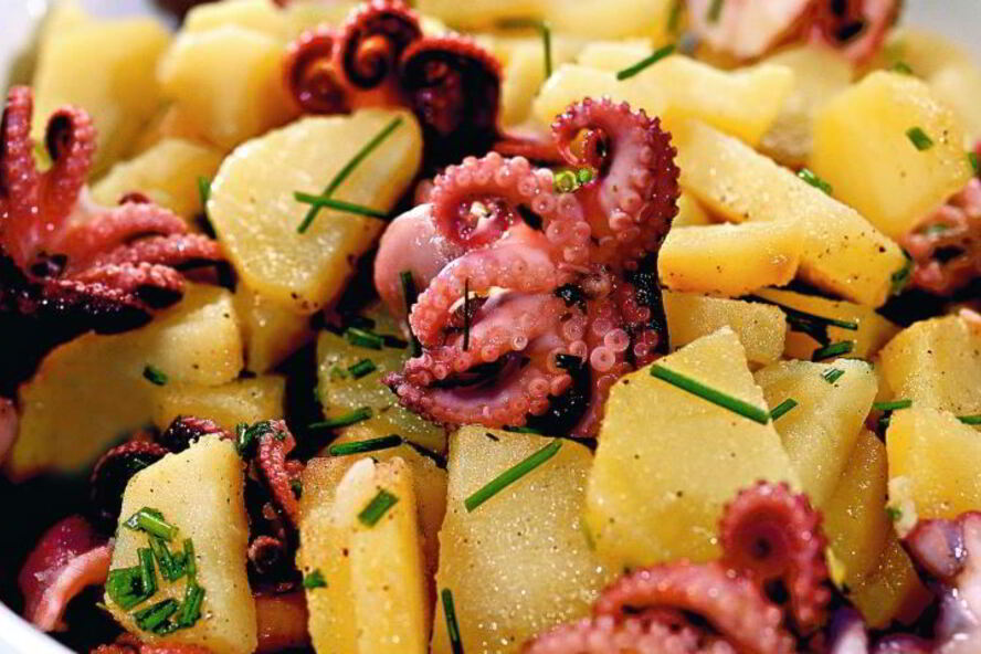 Рецепт картофельный салат с маринованными осьминогами
